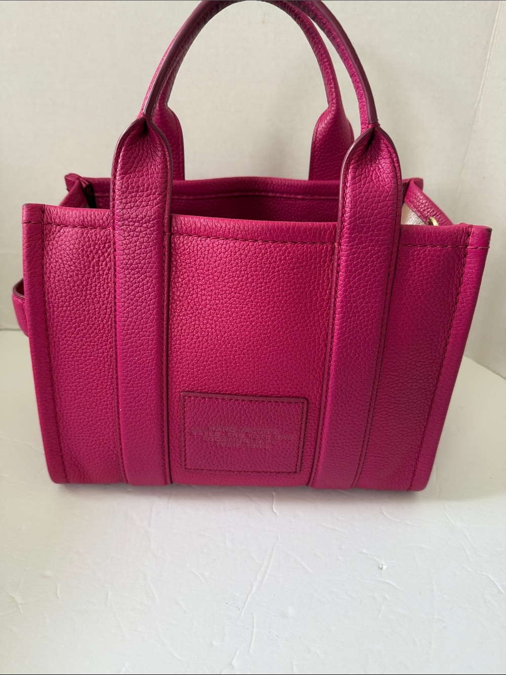 Marc Jacobs The Leather Small Tote Bag in Fuchsia - Picture 3 of 8